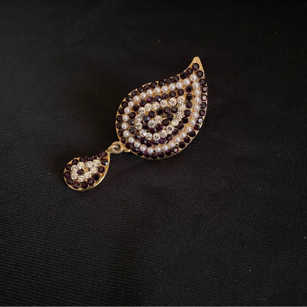 Rhinestone brooch. Purple and white rhinestones. Teardrop design.